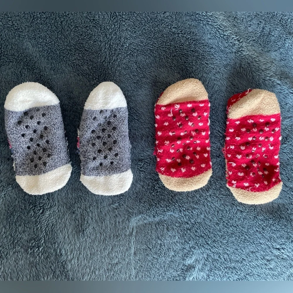 Two pairs f warm cozy sockss for little kids size 12-2 US
